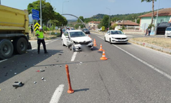 Eskişehir yolunda kontrolünü kaybeden otomobil TIR'la çarpıştı: Sürücü ölümden döndü
