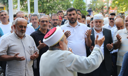 Eskişehir'de vatandaşlar şehit Uzman Çavuş Seydi Ünlü ve İsmail Haniye için dua etti