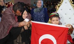 Şehidin emaneti şanlı Türk bayrağını torununa verdi