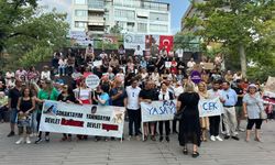 Sokak hayvanlarına ötenazi yasası protesto edildi