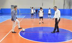 Eskişehir'de Futsal heyecanı il müdürlerinin vuruşuyla başladı