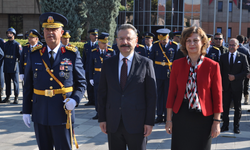 Eskişehir'de Zafer Bayramı kutlamaları çelenk sunumu ile başladı