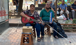 Eskişehir'deki görme engelli çift müzik ile hayata tutunuyor