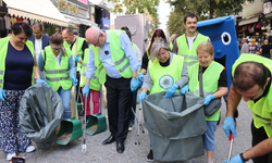 Başkan Kurt ve vatandaşlar el birliğiyle çevreyi temizledi