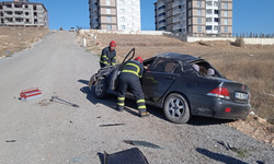 Ehliyetsiz sürücü kaza yaptı! Otomobil defalarca kez takla attı