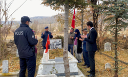 Alpu Kaymakamlığı şehit polis memuru Aziz Oray’ı kabri başında dualarla andı