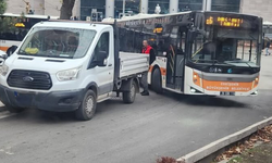 Eskişehir'de hatalı park çileden çıkardı! Belediye otobüsü yolda kaldı