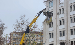 Eskişehir'de göçük meydana gelen binada çalışmalar yeniden başladı