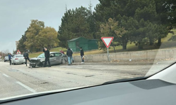 Yenikent Mahallesi'nde maddi hasarlı kaza