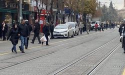 Eskişehir'deki araç yoğunluğu trafik kurallarını hiçe sayıyor