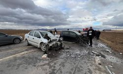 İki otomobil kafa kafaya çarpıştı: Yaşlı çift feci şekilde can verdi