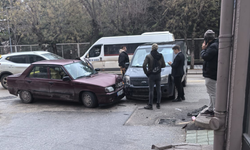 Atatürk Caddesi'nde maddi hasarlı kaza