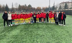 AK Parti Kadın Kolları’ndan Eskişehirspor Kadın Futbol Takımı’na moral ziyareti