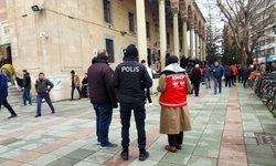 Eskişehir'de uzman personeller sokakta çalışan çocuklar için sahaya indi