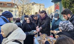 MHP Odunpazarı İlçe Başkanlığı'ndan vatandaşa kandil ikramı