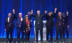 3 isim AK Parti'ye katıldı! Rozetlerini Cumhurbaşkanı Erdoğan taktı