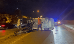 Eskişehir'de alkollü sürücü terörü: Otomobil bariyerlere saplandı