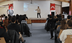 Eskişehir'de üniversite öğrencilerine dijital dönüşüm atölyesi