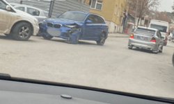 Eskişehir'de 3 araçlı maddi hasarlı trafik kazası