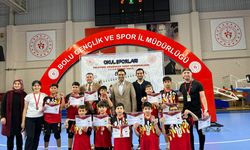 Eskişehir'de ortaokul öğrencileri voleybolda bölge şampiyonu