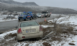 Kontrolünü kaybeden otomobil şarampole devrildi: 4 yaralı