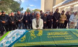 Sanatçı Tanyeli göz yaşları içinde son yolculuğuna uğurlandı