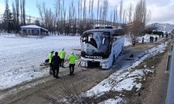 Komşuda yolcu otobüsü devrildi: Ölü ve yaralılar var!