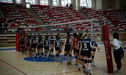 Eskişehir’de okul sporları voleybol genç B kız müsabakaları heyecanı sürüyor