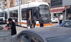 Eskişehir'de tramvay yolunda kaza: O hatta seferler aksadı