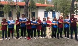 Yaş farkı dinlemediler: Eskişehir'de aynı sahada buluştular