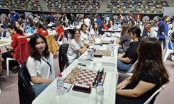 Fatih Fen Lisesi Kız Satranç Takımı'ndan Türkiye finallerinde büyük başarı