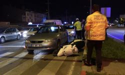 Komşuda motosiklet 2 otomobile çarptı: 1 yaralı
