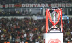Eskişehirspor kupasını kaldırdı