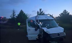 Eskişehir'in komşusunda yolcu taşıyan minibüs devrildi: 6 yaralı