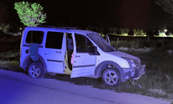 Afyonkarahisar'da hafif ticari araç takla attı: 1 yaralı, sürücü gözaltında