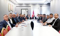 AK Parti Eskişehir teşkilatı ilçe başkanlarıyla bir araya geldi