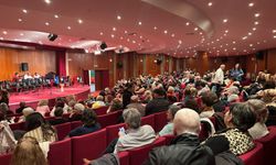 Eskişehir'de kadın kursiyerlerin sahne performansı alkış topladı