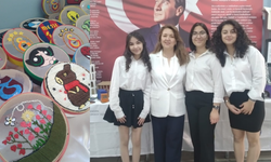 Eskişehir'de öğrenciler atık malzemeleri sanata dönüştürdü