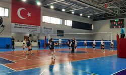 Genç A Kızlar voleybol müsabakalarında heyecan devam ediyor
