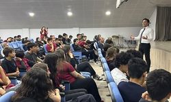 Gençlik buluşması: Gökhan Gürbüz öğrencilerle bir araya geldi