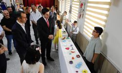 Kaymakam Orhan ve Başkan Dönmez öğrencilerin veda sergisine katıldı