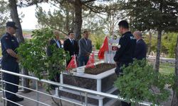 Kaymakam Abdulkadir Zengin’den Şehit Piyade Er Halil Kara’nın kabrine ziyaret