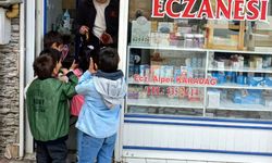 0-6 Yaş Çocuk Evleri Sitesi'nden miniklerden eczacılara anlamlı ziyaret