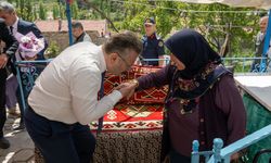 Vali Hüseyin Aksoy'dan şehit ailesine ziyaret