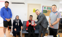 Eskişehirli Paralimpik sporcuya anlamlı ziyaret