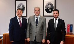 Kazak diplomatlar Anadolu Üniversitesi'nde!