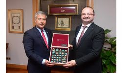 Rektör Adıgüzel, Atatürk Üniversitesi Rektörü Hacımüftüoğlu ile bir araya geldi