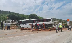 Facia gibi kaza! Yolcu otobüsü parçalandı: 6 kişi hayatını kaybetti