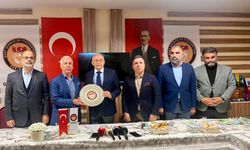 Utku Çakırözer, Dost Dernekleri Federasyonu’nu ziyaret etti