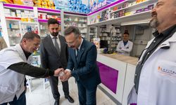 Vali Aksoy, Eczacılar Günü’nde Eskişehirli eczacıları ziyaret etti